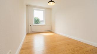 Unfurnished 15 sqm shared room in a 3-room shared flat in Hamburg-Harburg, 400m from the S-Bahn station Harburg Rathaus