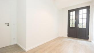11-square-meter unfurnished room in a modern loft-style shared apartment—available December 1—near the Alster