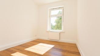 Unfurnished 12 sqm shared room with plank floor and stucco for 01.06. in Hamburg Wilhelmsburg