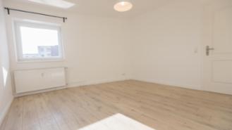 3-person shared apartment in Hamburg Harburg, very close to the Harburg Rathaus S-Bahn station and the TUHH, available from May 1.
