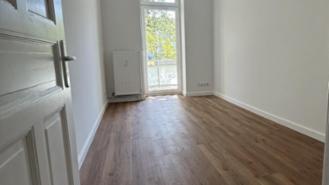 NEW LISTING - 12.5 sqm room in a shared apartment - with balcony - available starting August 1 in a 4-person shared apartment in Hamburg-Harburg