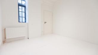 13-square-meter unfurnished room in a shared apartment—trendy location on the Alster—available November 1