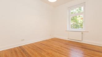 Unfurnished 14 m2 shared room in a nice 3-room shared flat for 01.03.22 with floorboards in a beautiful old building