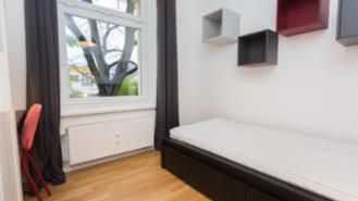 Furnished 8 sqm WG room to 01.12. in 4-person shared apartment, central in Hamburg-Wandsbek