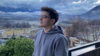 Adam (25)
